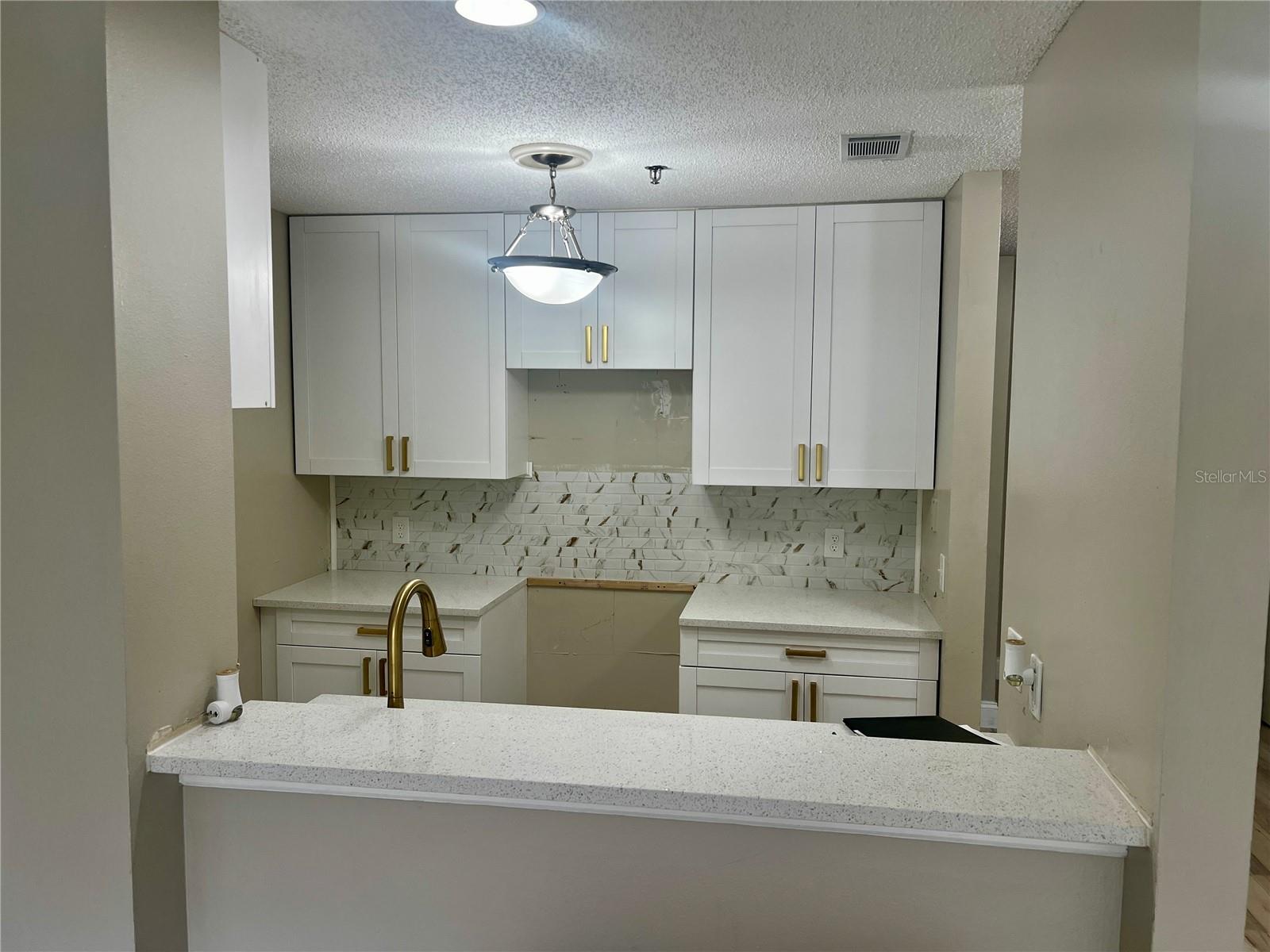 Listing photo id 0 for 11901 4th Street N 10108