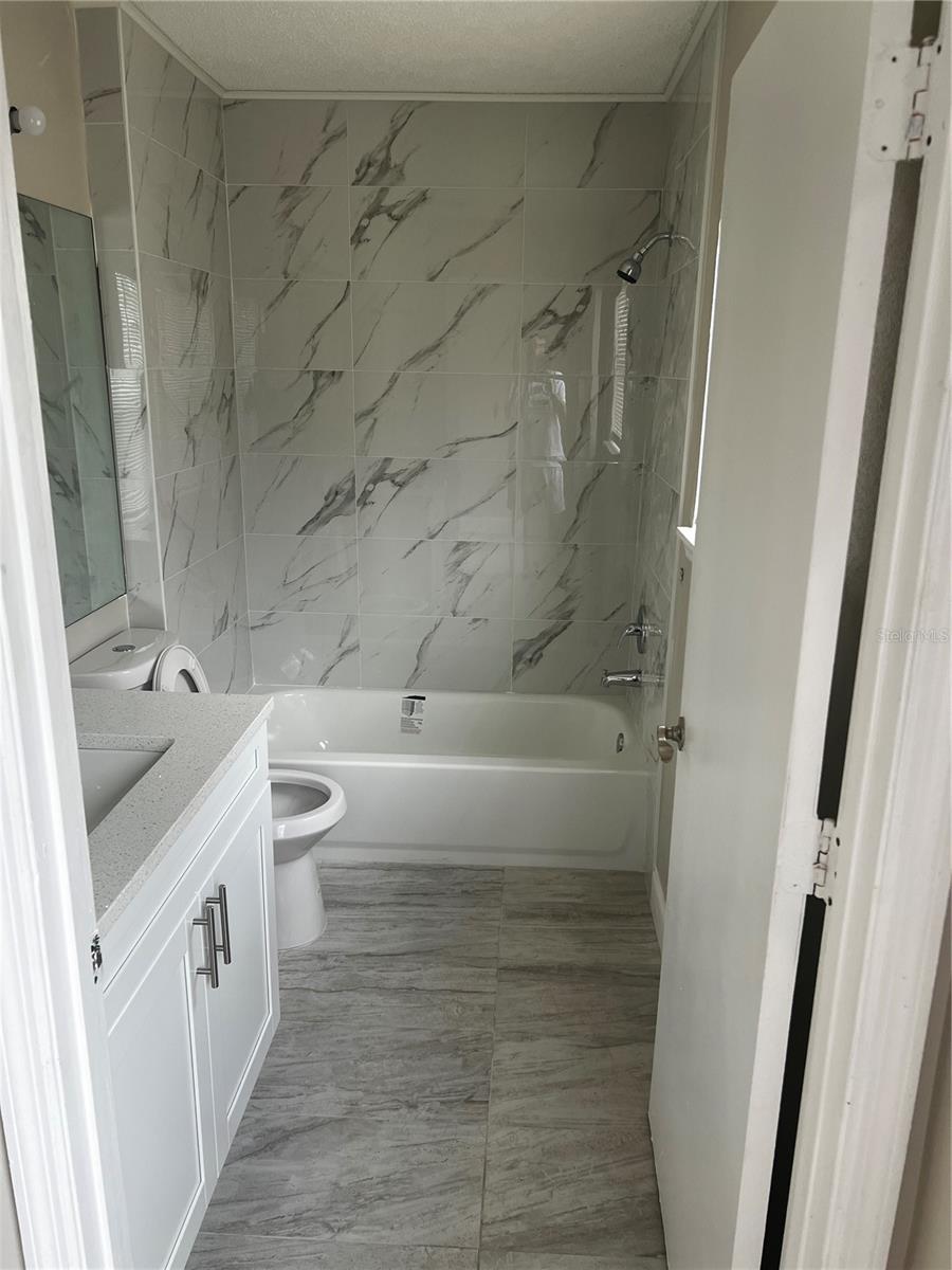Listing photo id 4 for 11901 4th Street N 10108