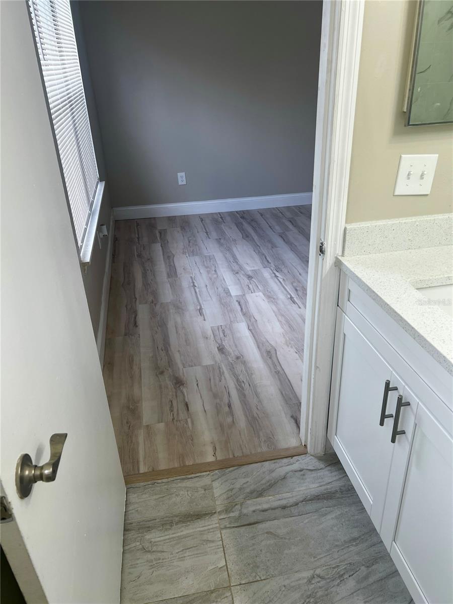Listing photo id 5 for 11901 4th Street N 10108