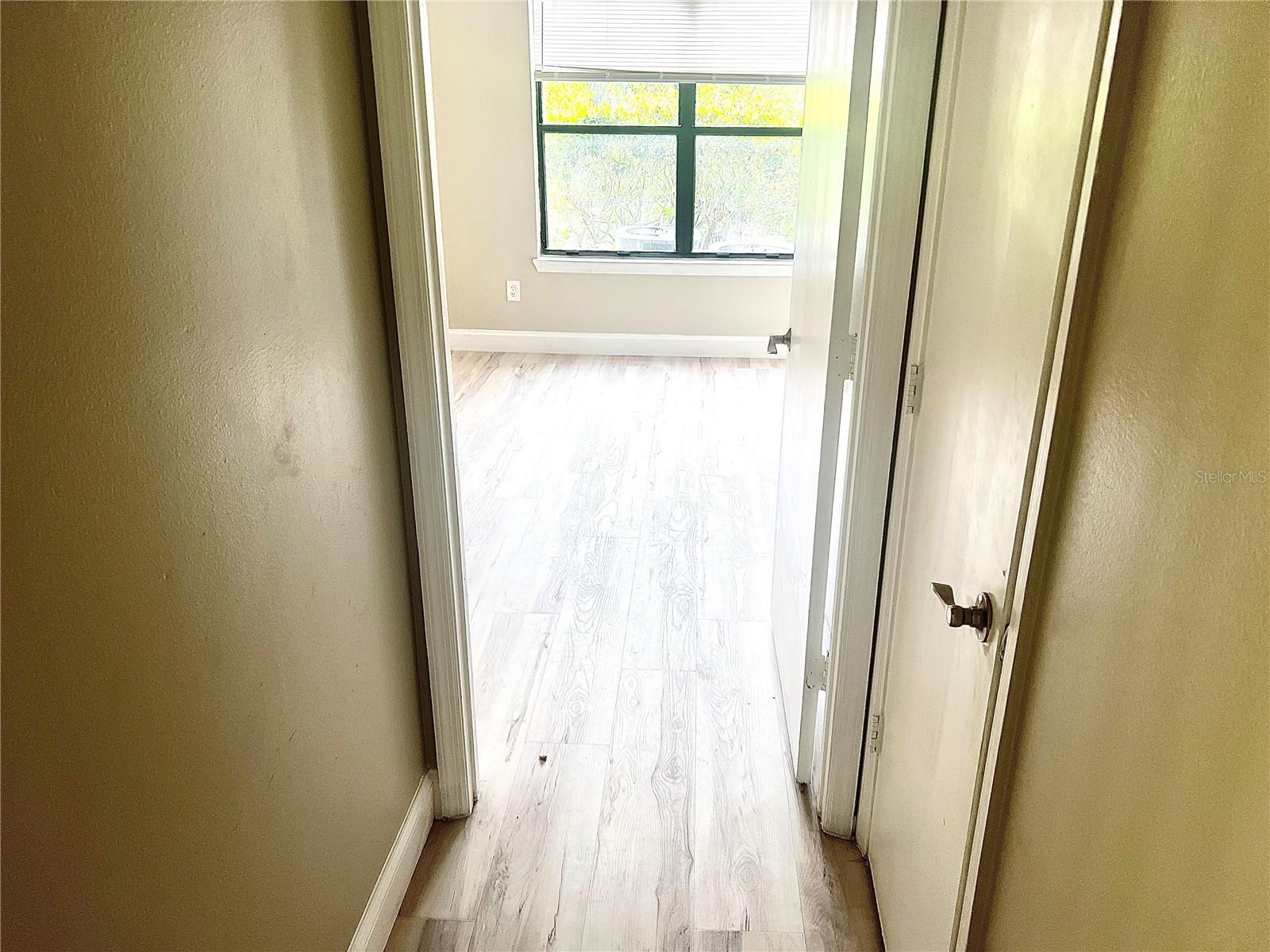Listing photo id 6 for 11901 4th Street N 10108
