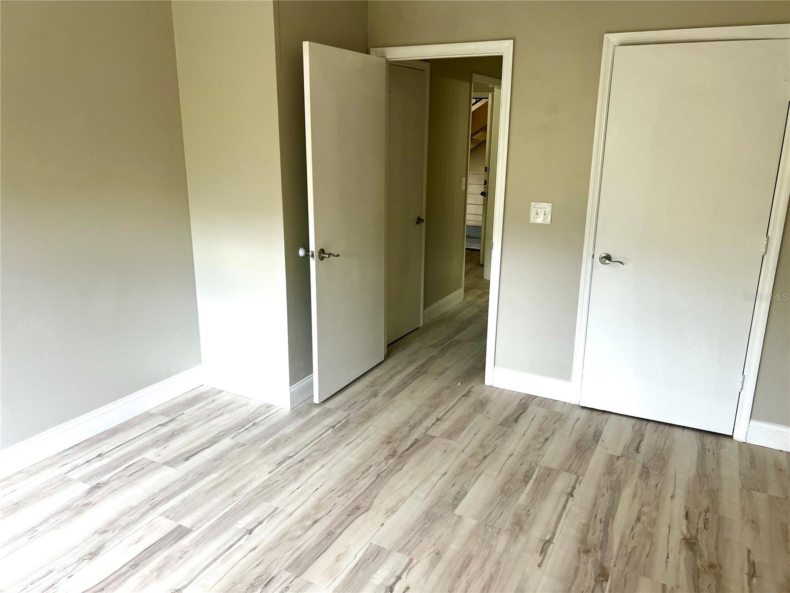 Listing photo id 7 for 11901 4th Street N 10108