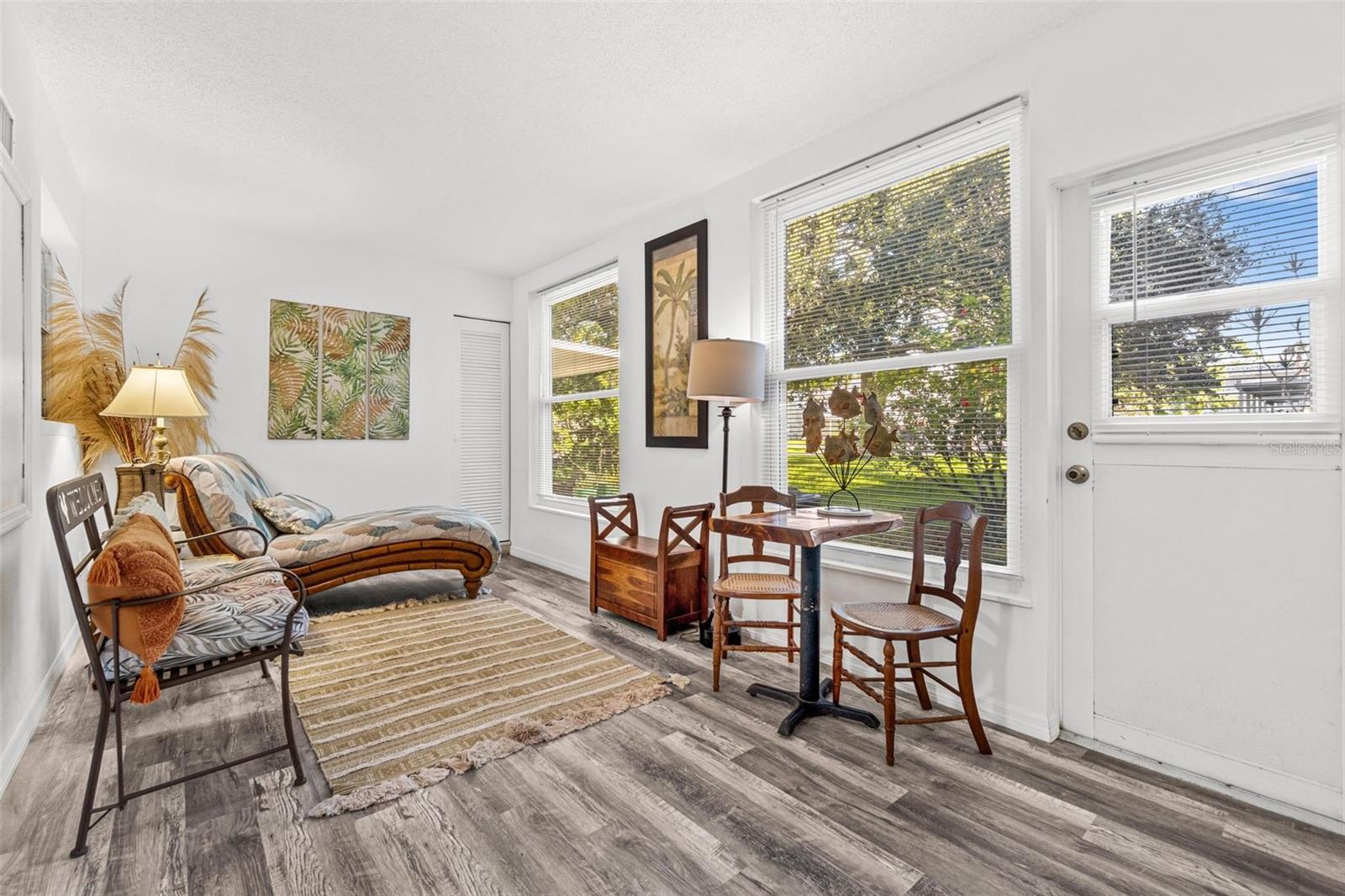 Image 10 of 39 For 2071 Australia Way W 9