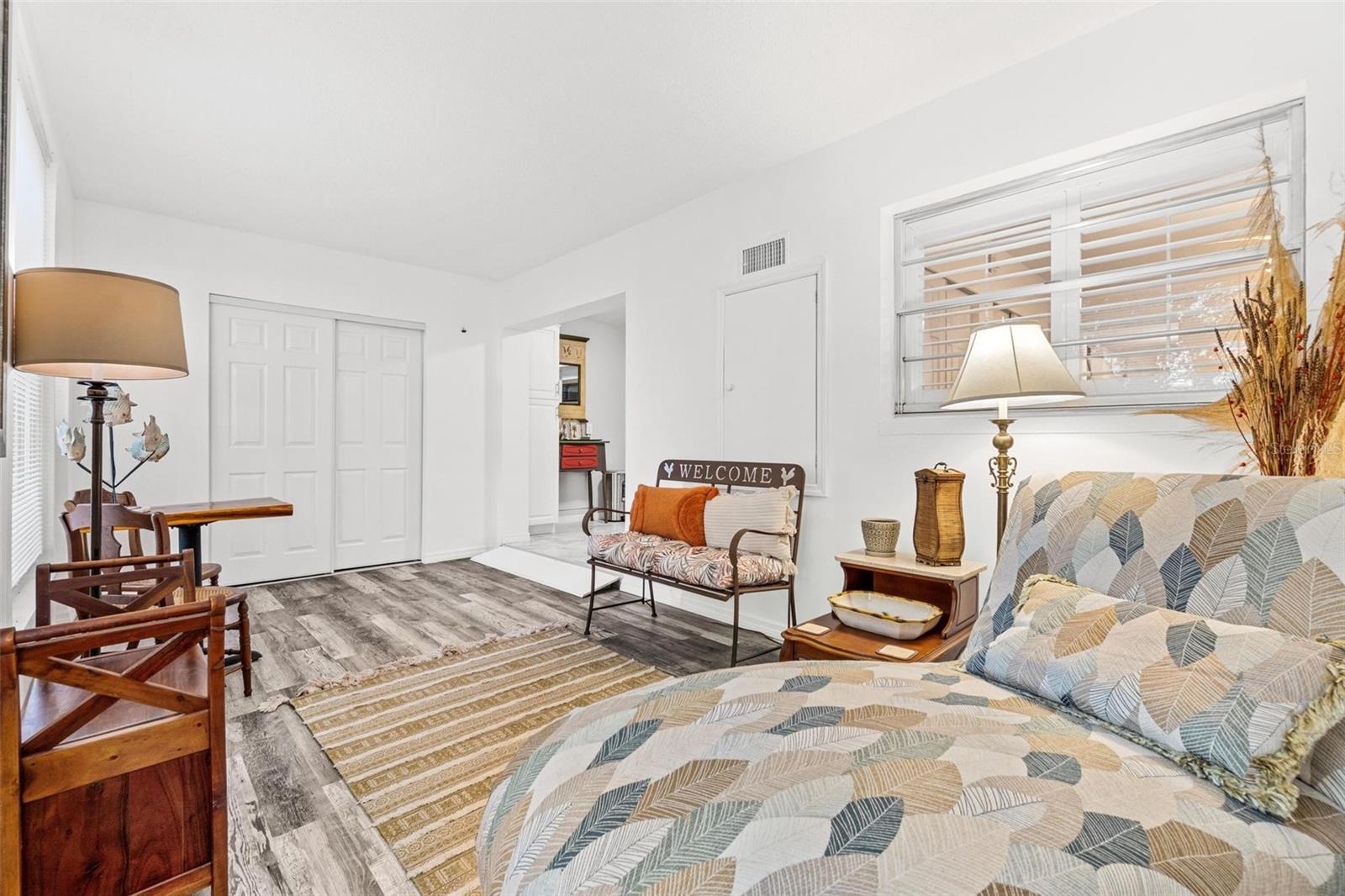 Image 11 of 39 For 2071 Australia Way W 9