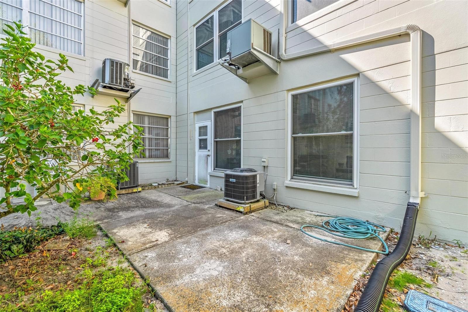 Image 18 of 39 For 2071 Australia Way W 9