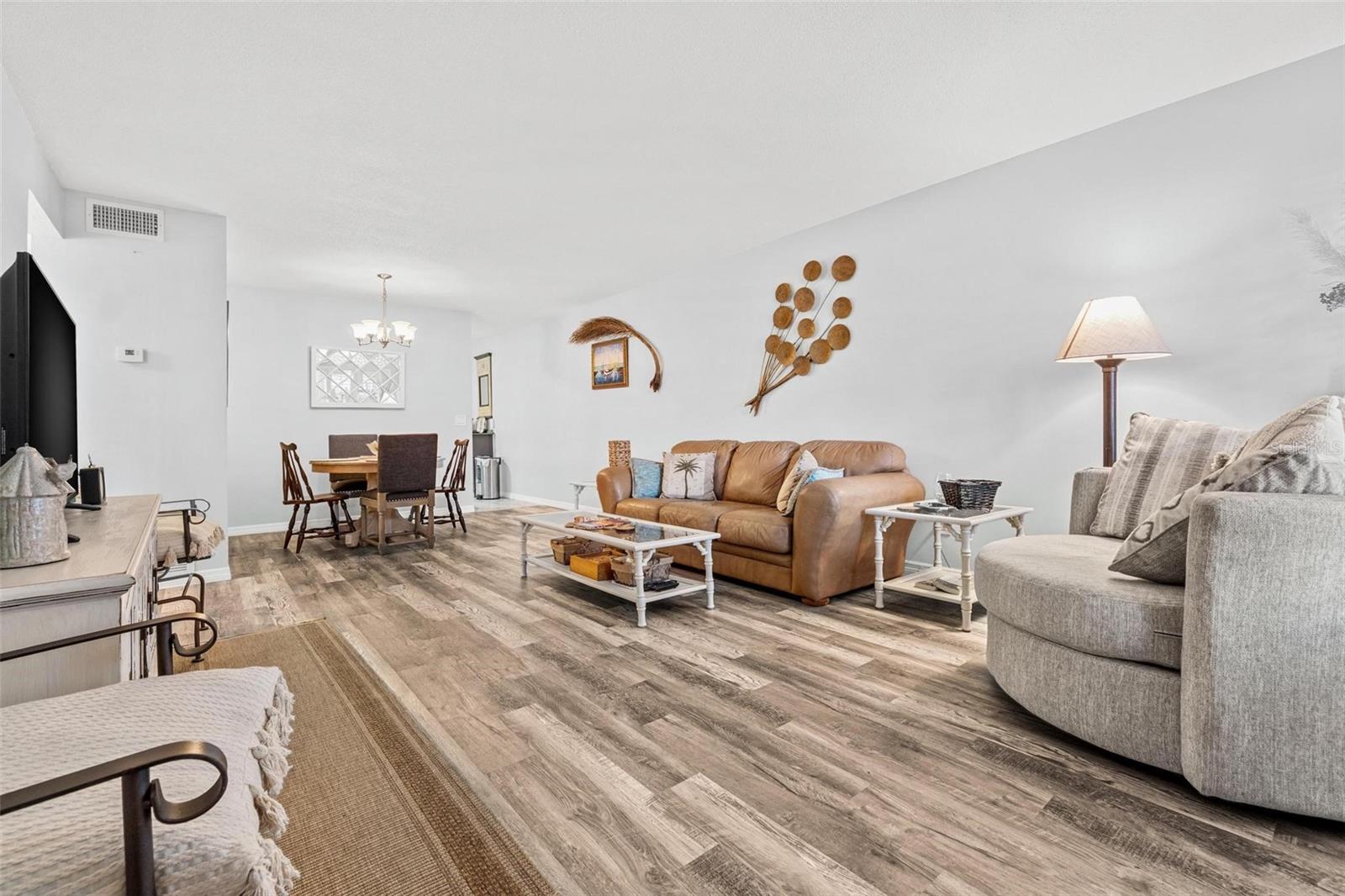 Image 3 of 39 For 2071 Australia Way W 9
