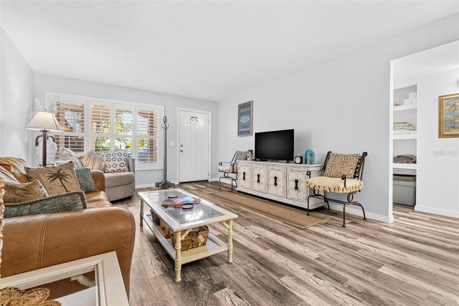 Image 5 of 39 For 2071 Australia Way W 9