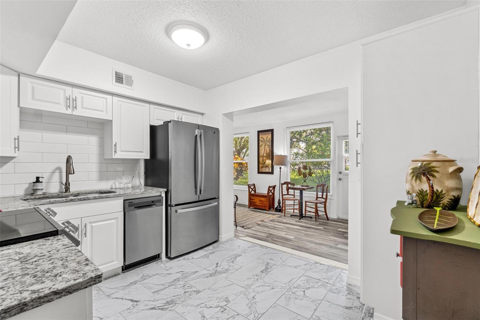 Image 7 of 39 For 2071 Australia Way W 9