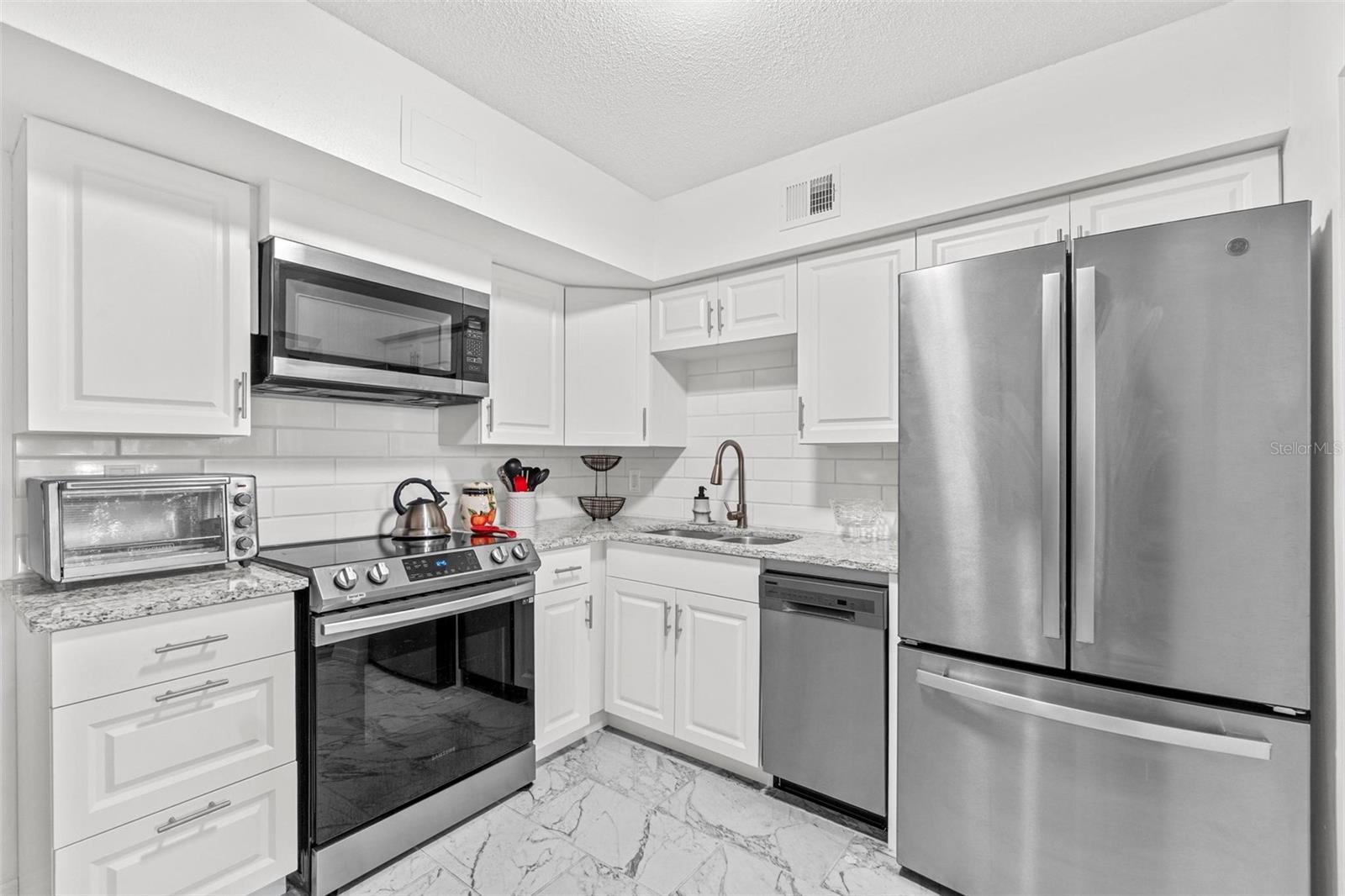 Image 8 of 39 For 2071 Australia Way W 9