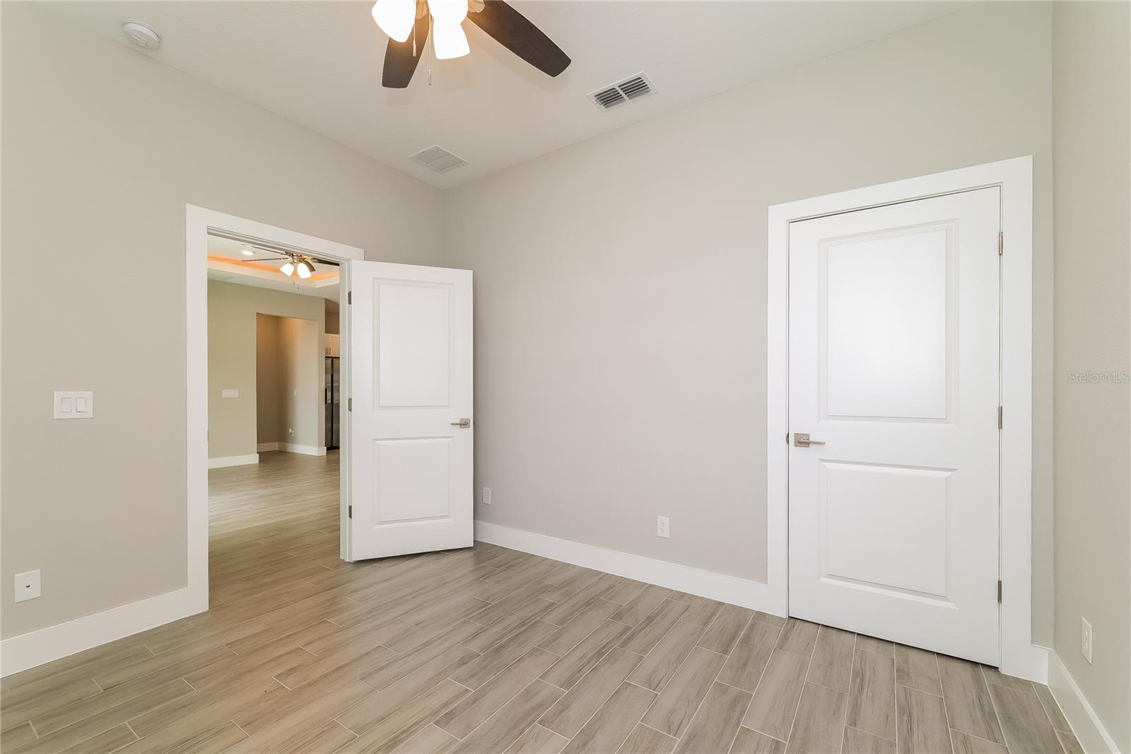 Image 11 of 15 For 451 Big Sioux Court