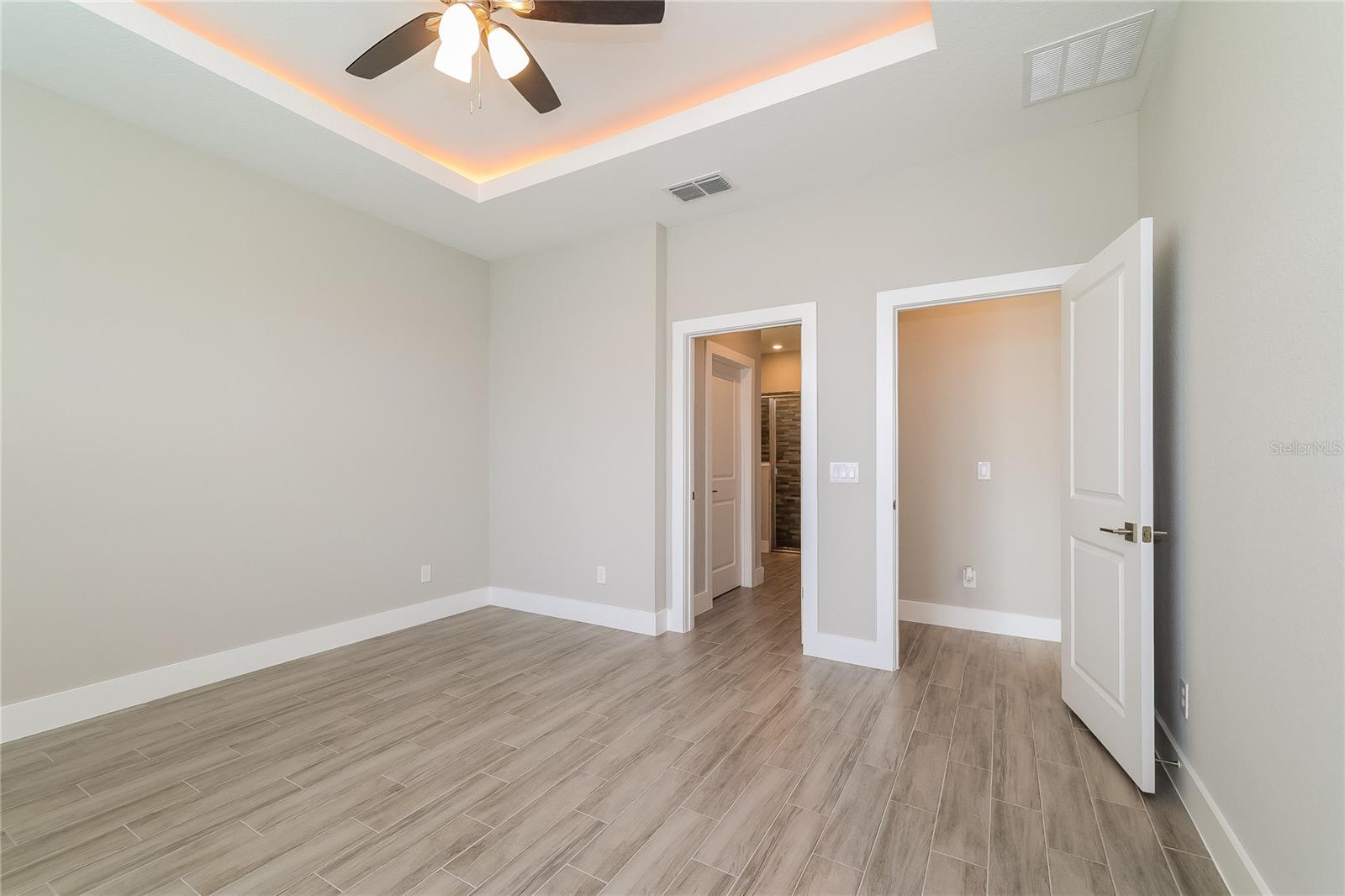 Image 8 of 15 For 451 Big Sioux Court