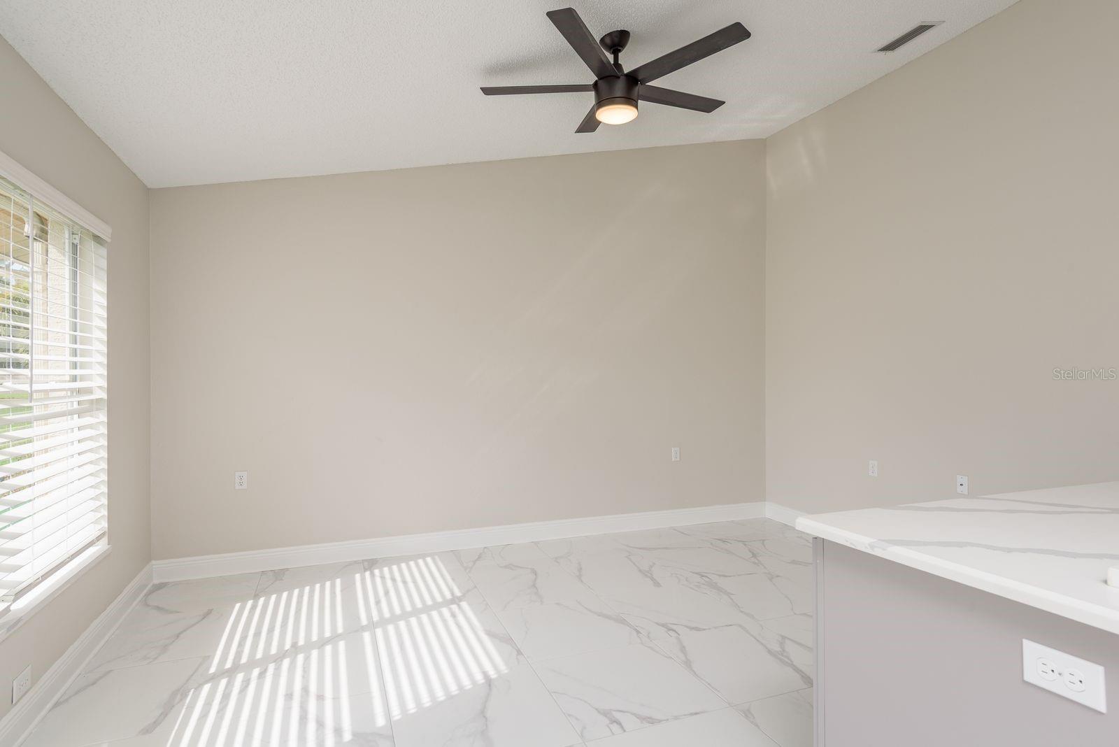 Listing photo id 9 for 5935 Precious View Court