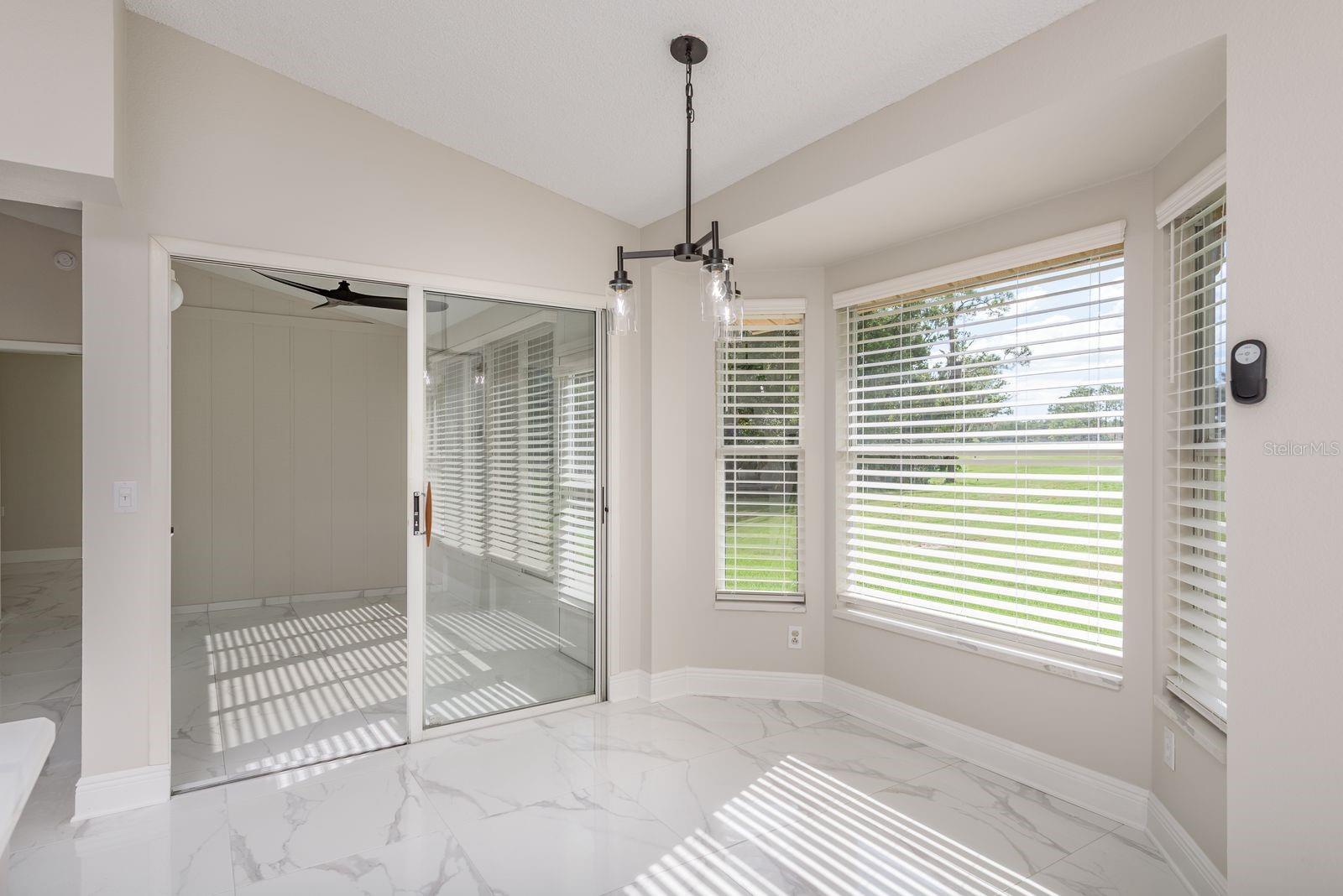 Listing photo id 12 for 5935 Precious View Court