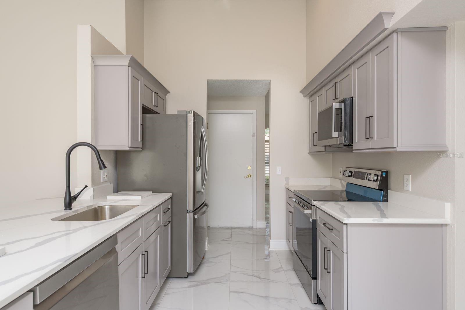 Listing photo id 13 for 5935 Precious View Court