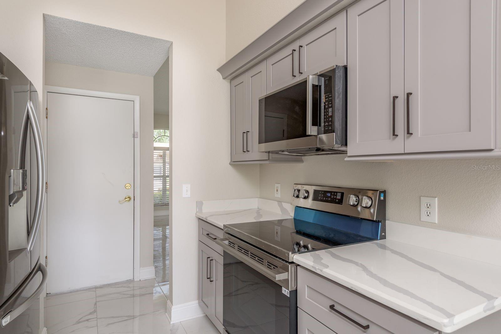 Listing photo id 14 for 5935 Precious View Court