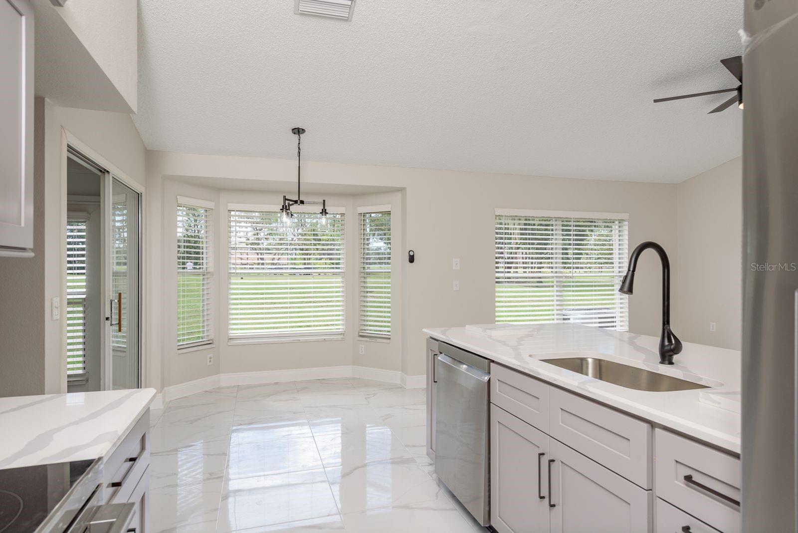 Listing photo id 15 for 5935 Precious View Court