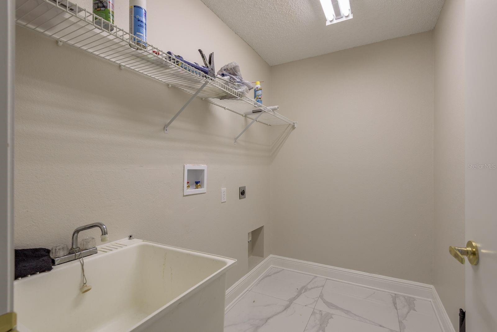 Listing photo id 24 for 5935 Precious View Court