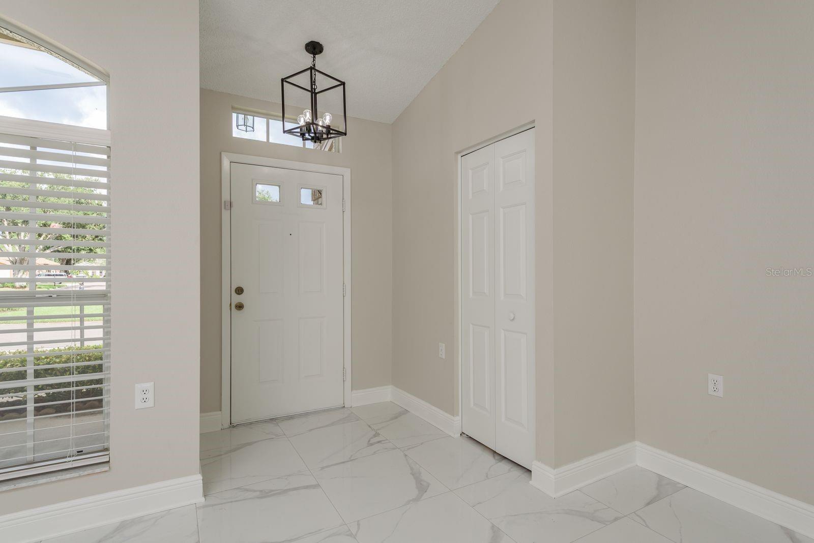 Listing photo id 3 for 5935 Precious View Court