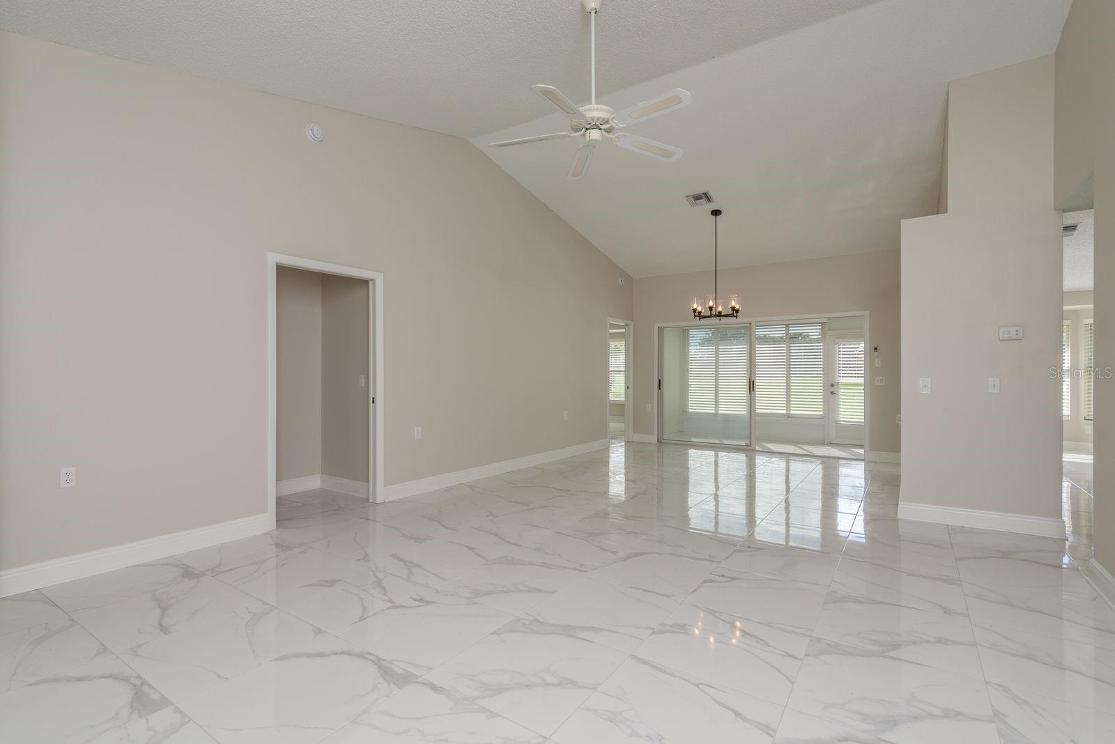 Listing photo id 4 for 5935 Precious View Court