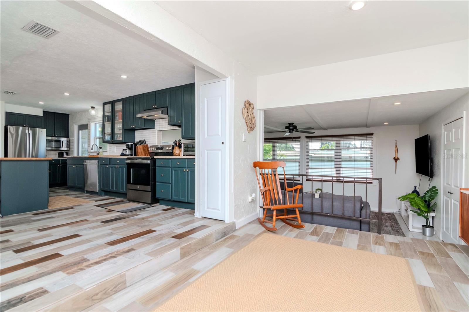 Image 12 of 27 For 1528 River Shore Way