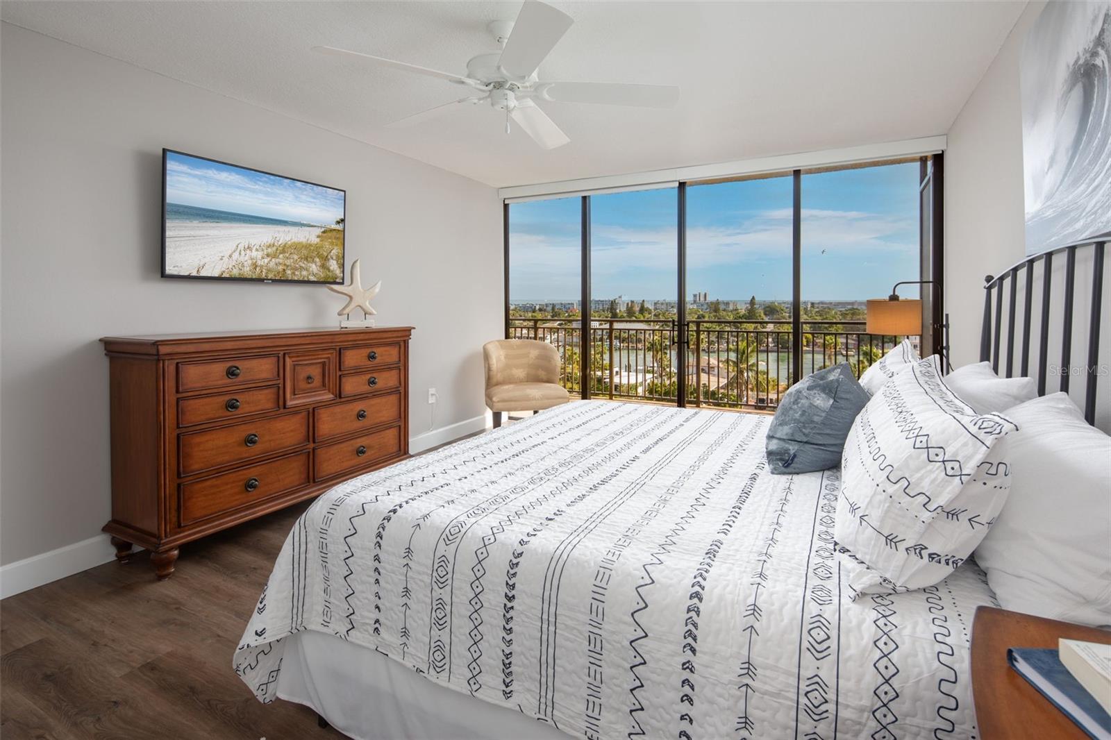Image 17 of 37 For 7650 Bayshore Drive 606