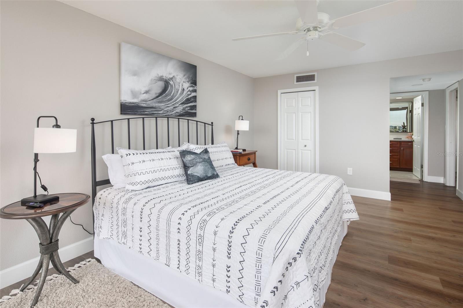 Image 25 of 37 For 7650 Bayshore Drive 606