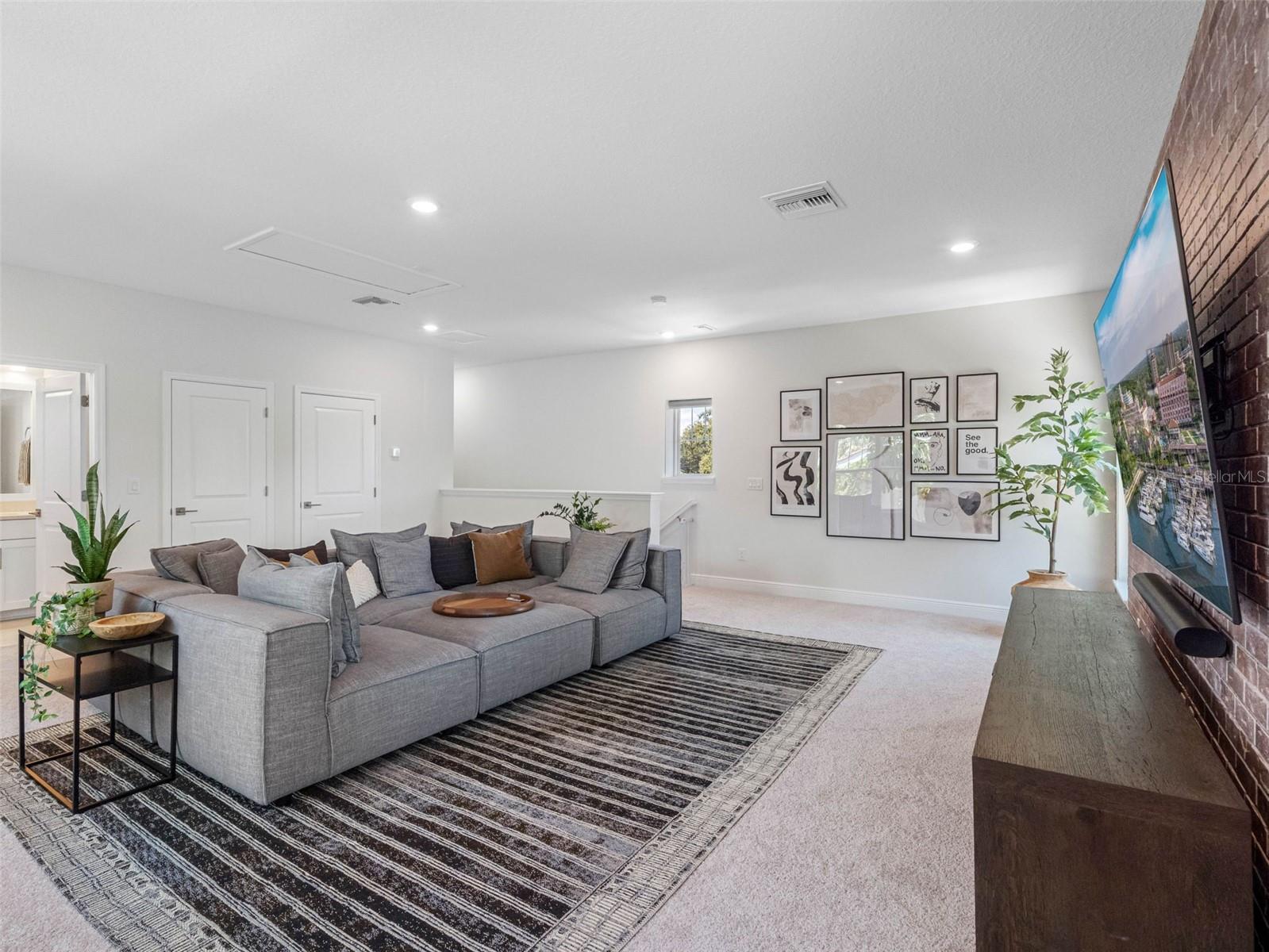 Image 11 of 25 For 312 35th Avenue Ne