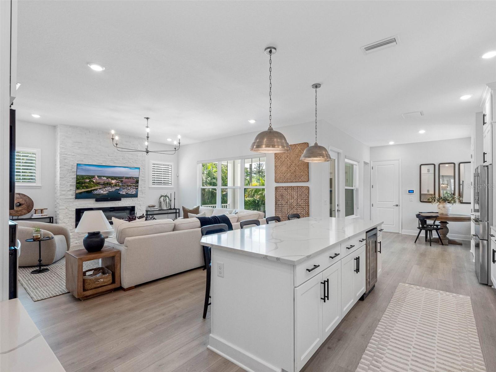 Image 3 of 25 For 312 35th Avenue Ne