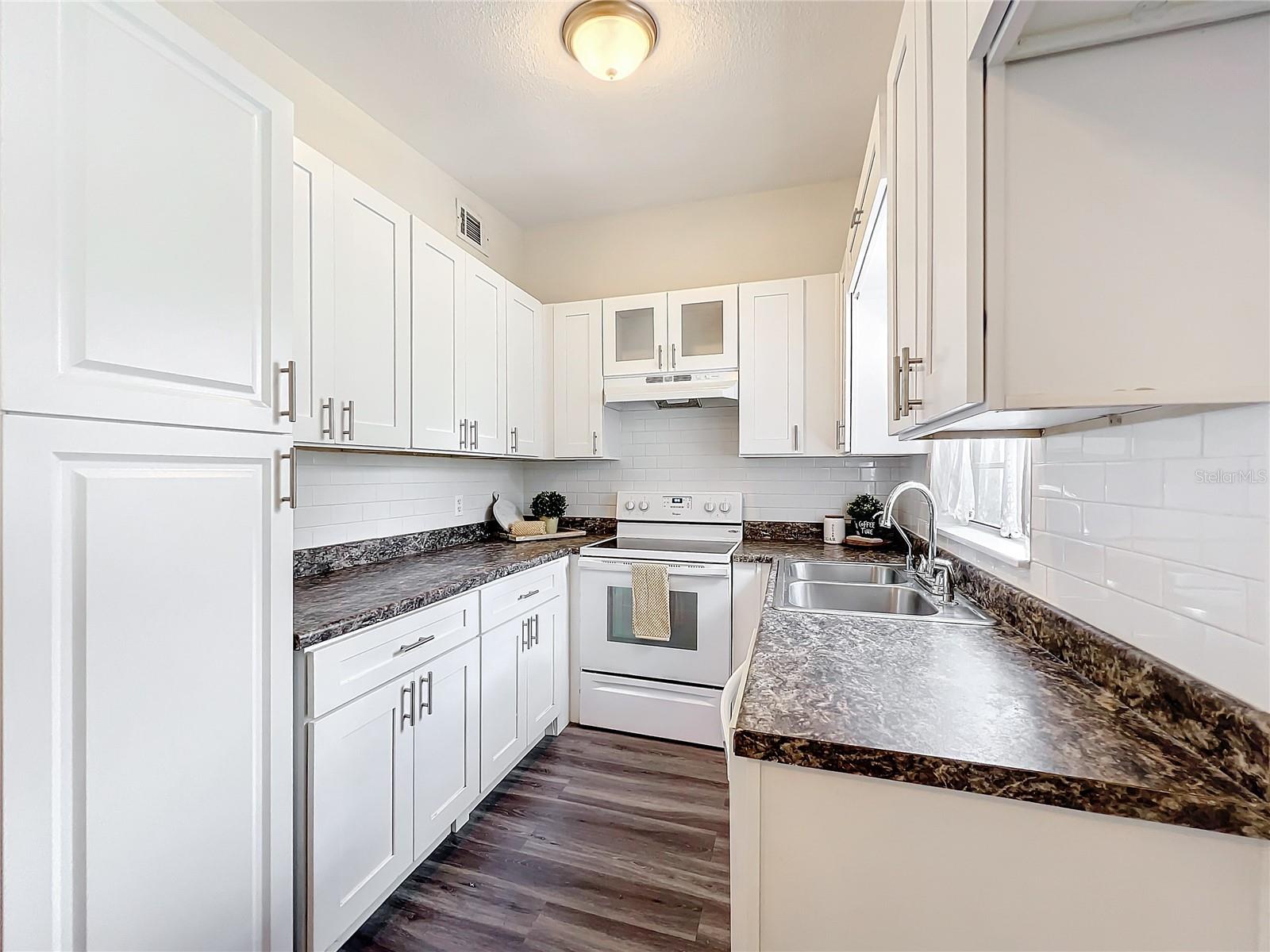 Image 10 of 38 For 1625 Crystal Court E