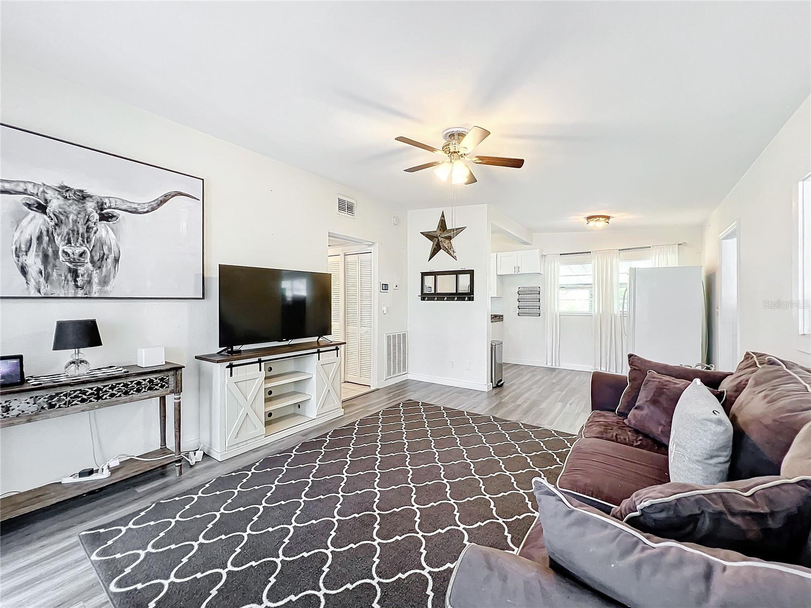 Image 5 of 38 For 1625 Crystal Court E