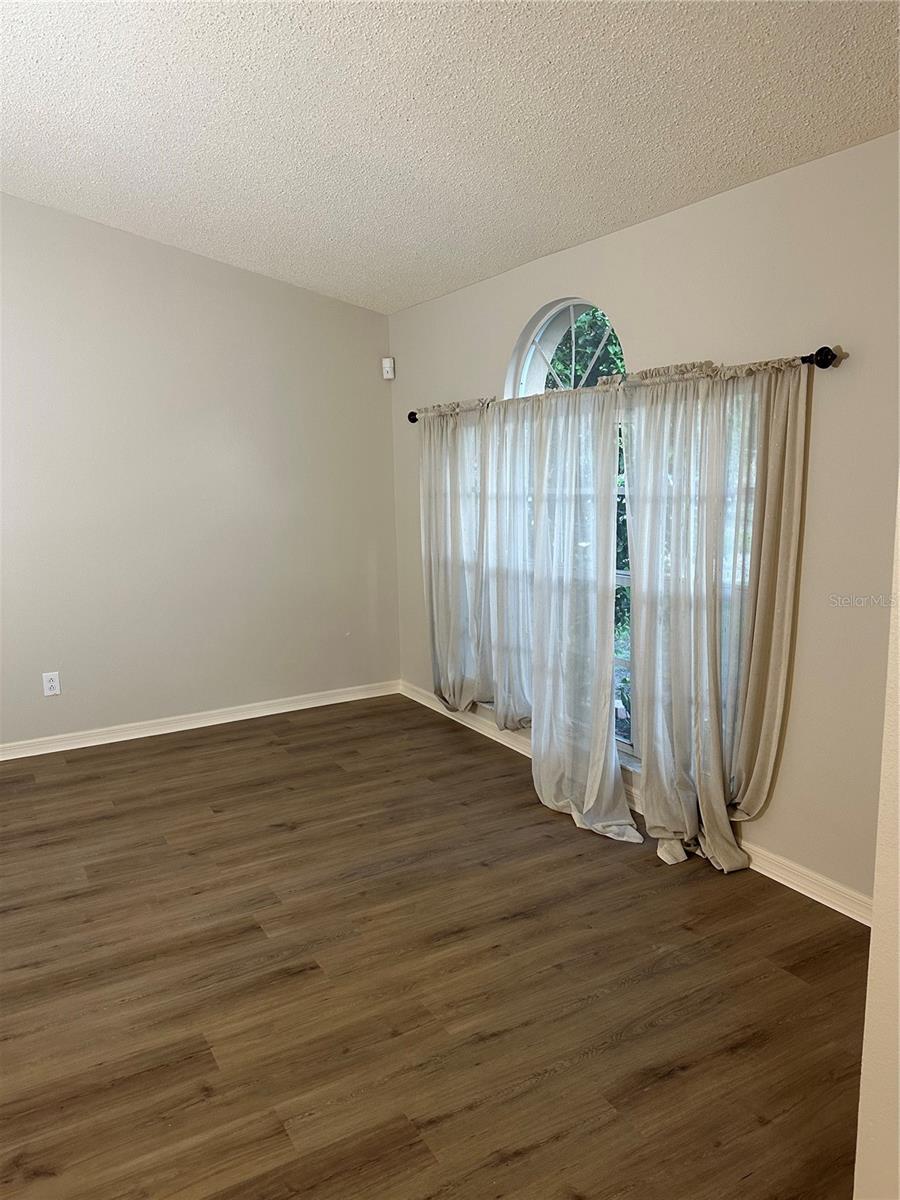 Listing photo id 1 for 9765 Fox Chapel Road
