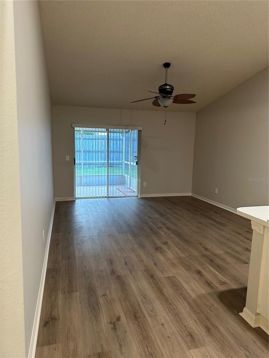 Listing photo id 5 for 9765 Fox Chapel Road