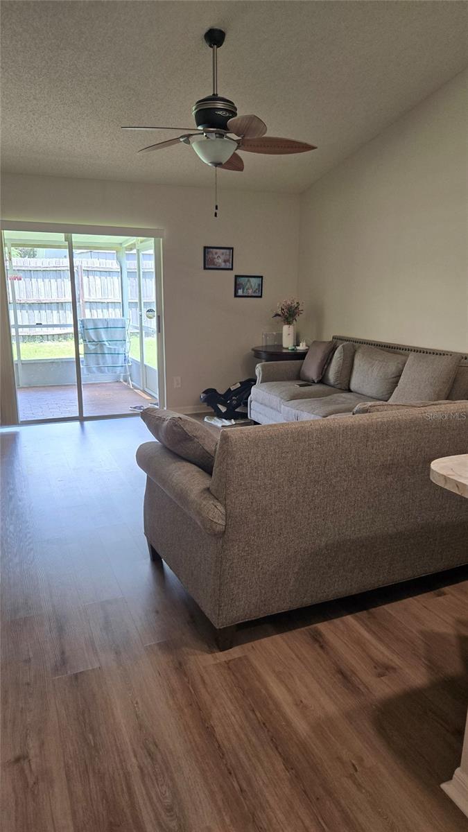 Listing photo id 6 for 9765 Fox Chapel Road