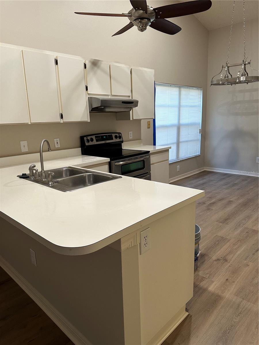 Listing photo id 7 for 9765 Fox Chapel Road