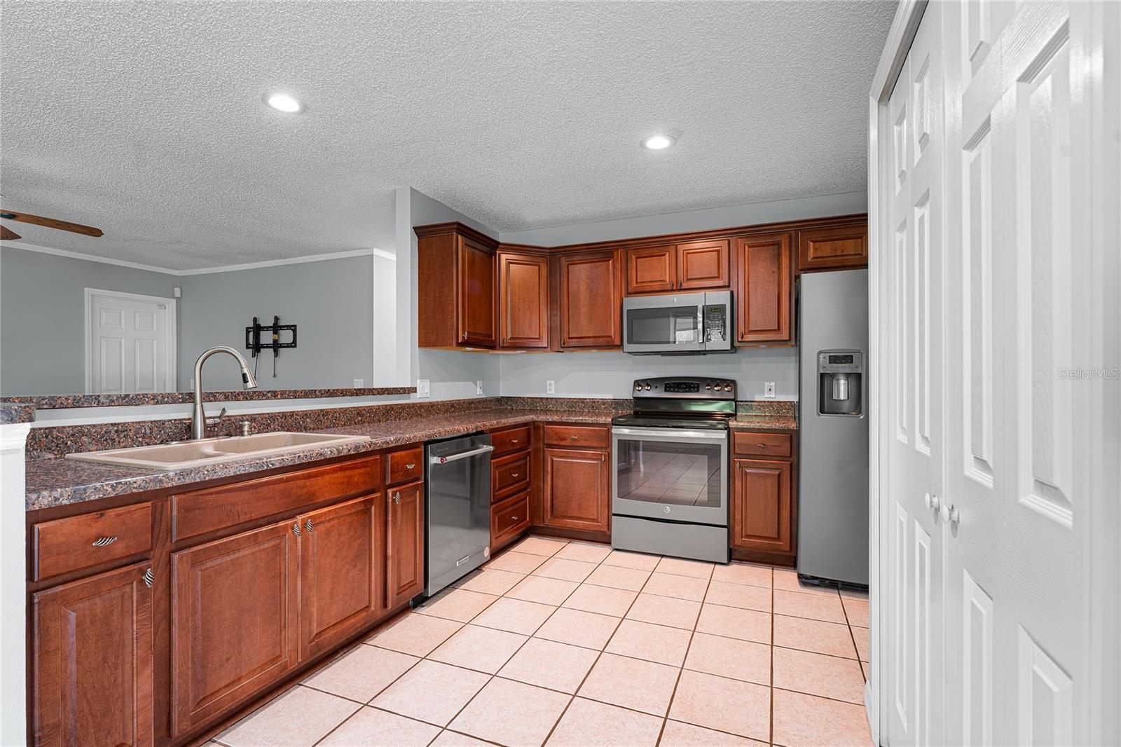 Image 10 of 71 For 8107 Greenside Lane