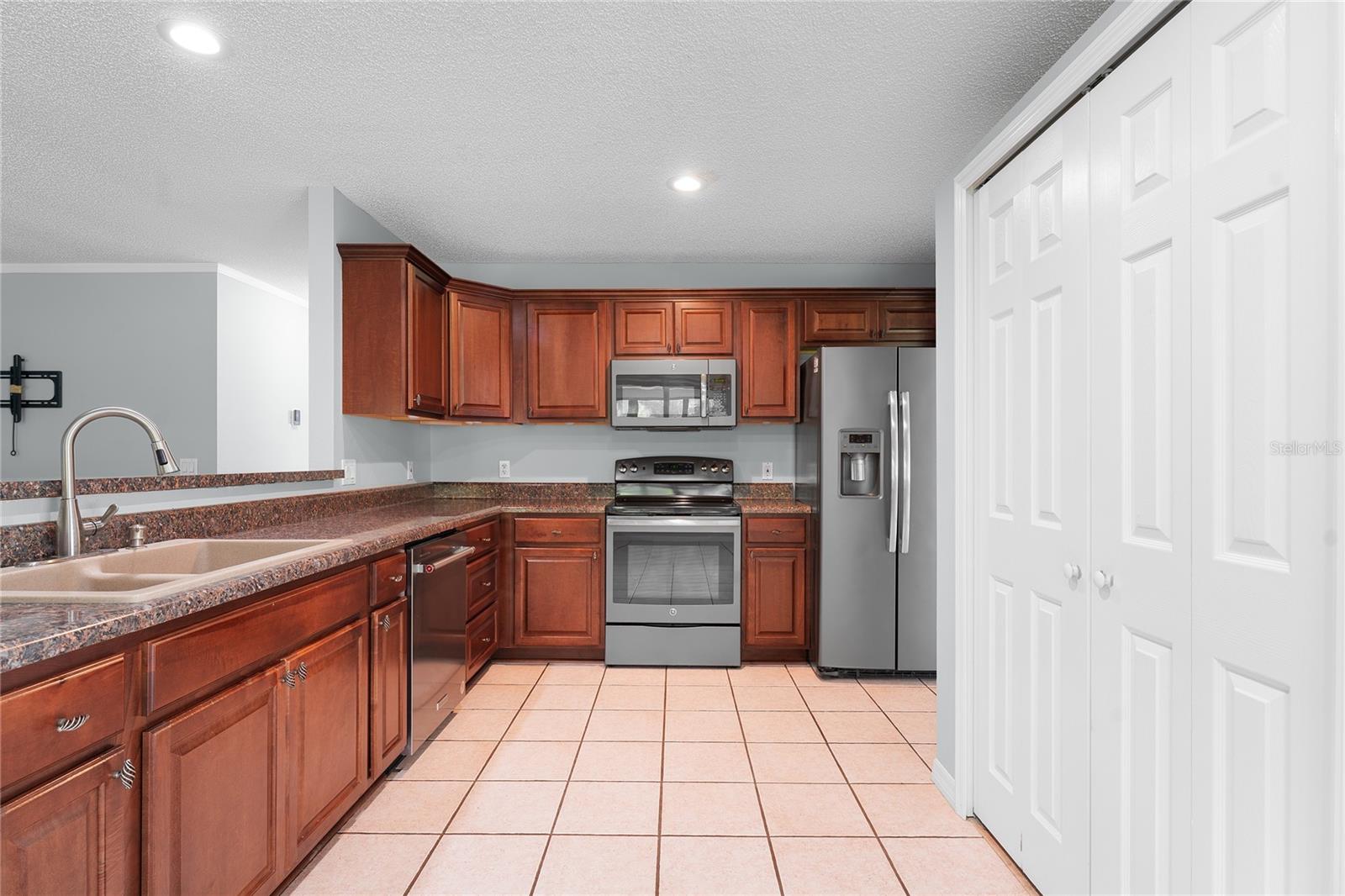 Image 11 of 71 For 8107 Greenside Lane