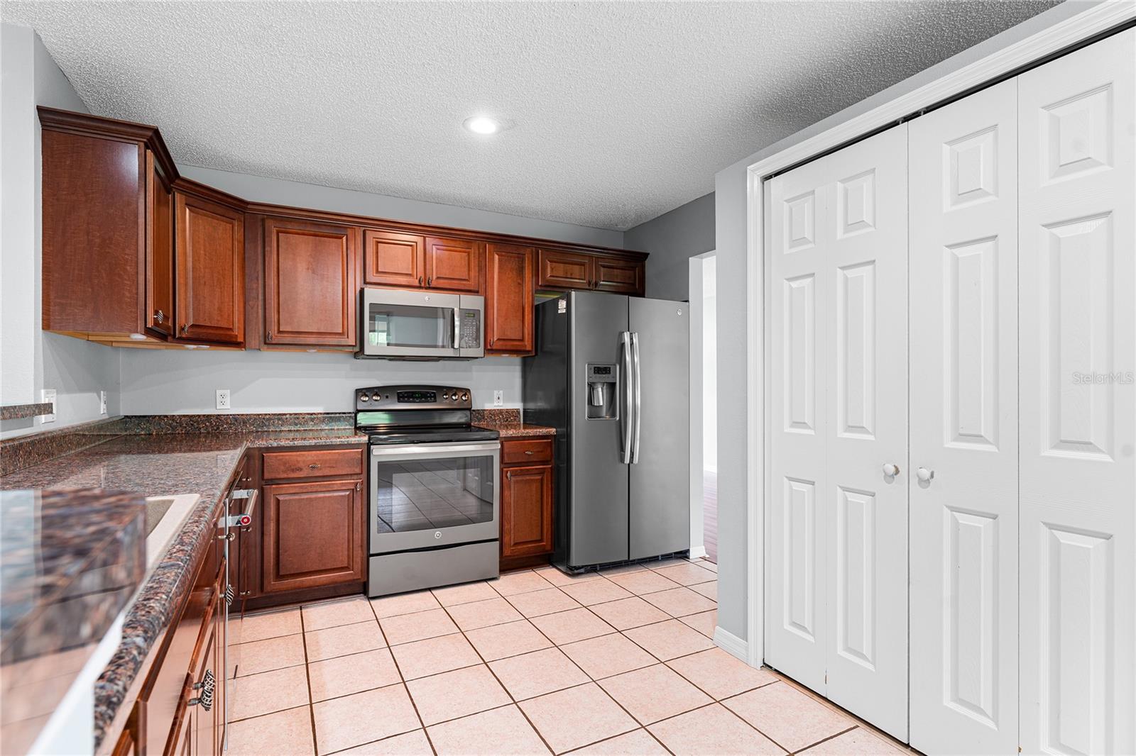 Image 12 of 71 For 8107 Greenside Lane