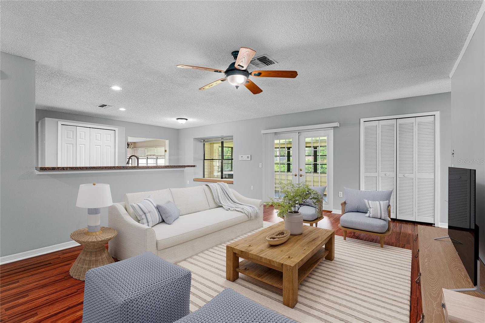 Image 4 of 71 For 8107 Greenside Lane