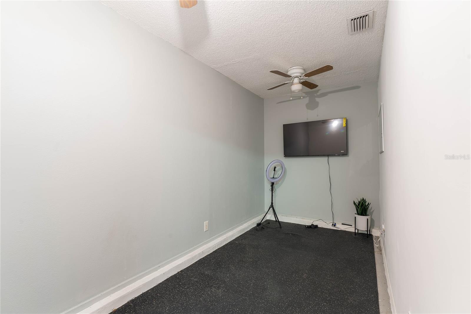 Image 46 of 71 For 8107 Greenside Lane