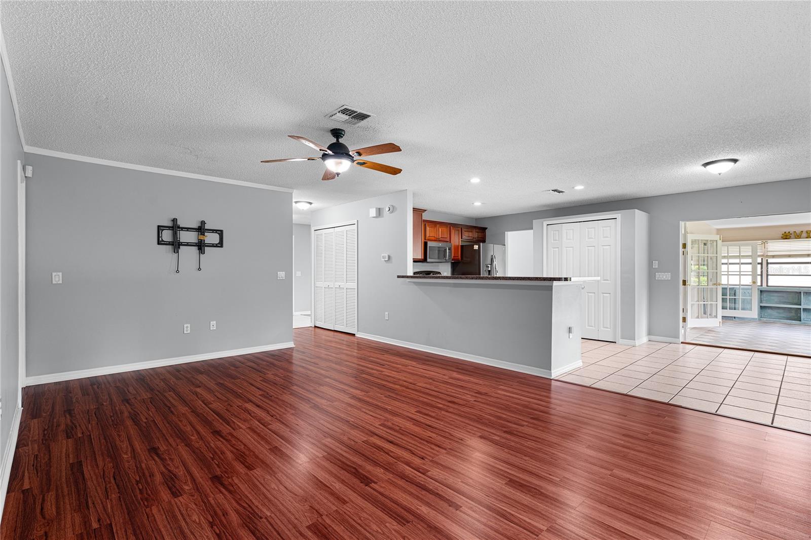 Image 6 of 71 For 8107 Greenside Lane