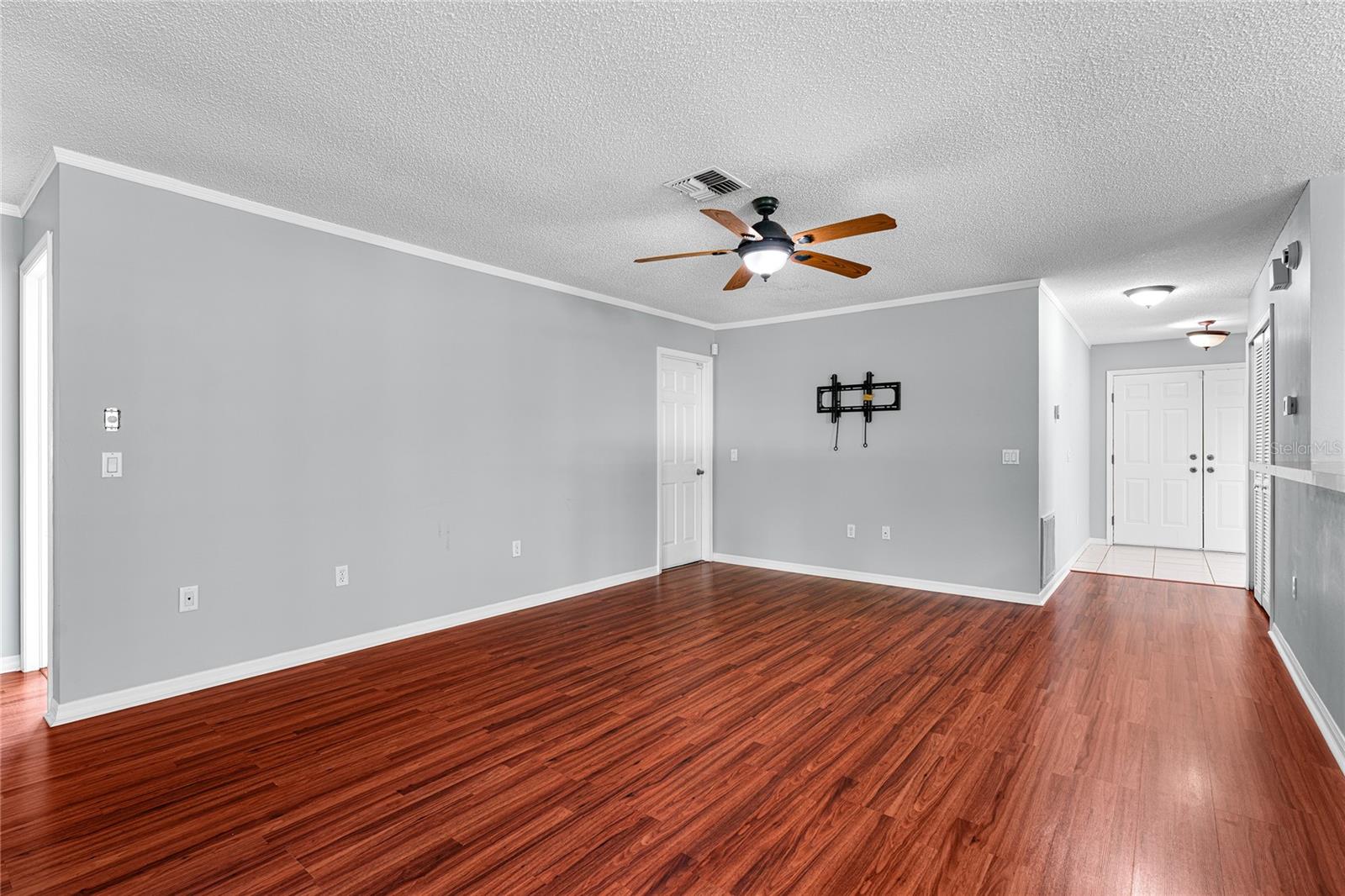 Image 7 of 71 For 8107 Greenside Lane