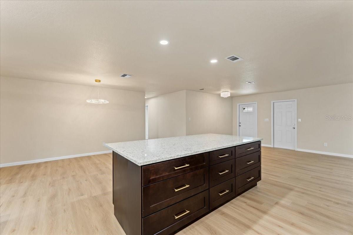 Image 11 of 37 For 928 59th Street W