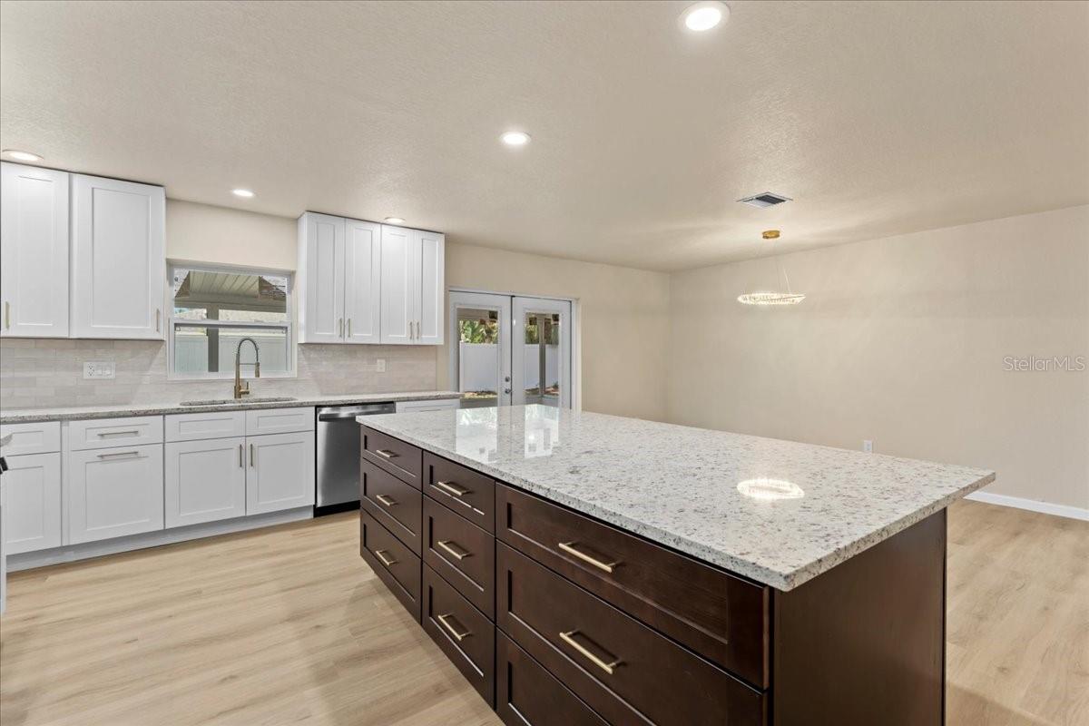 Image 12 of 37 For 928 59th Street W