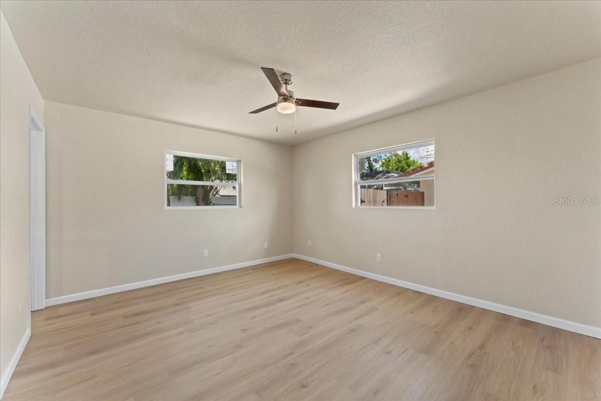 Image 15 of 37 For 928 59th Street W