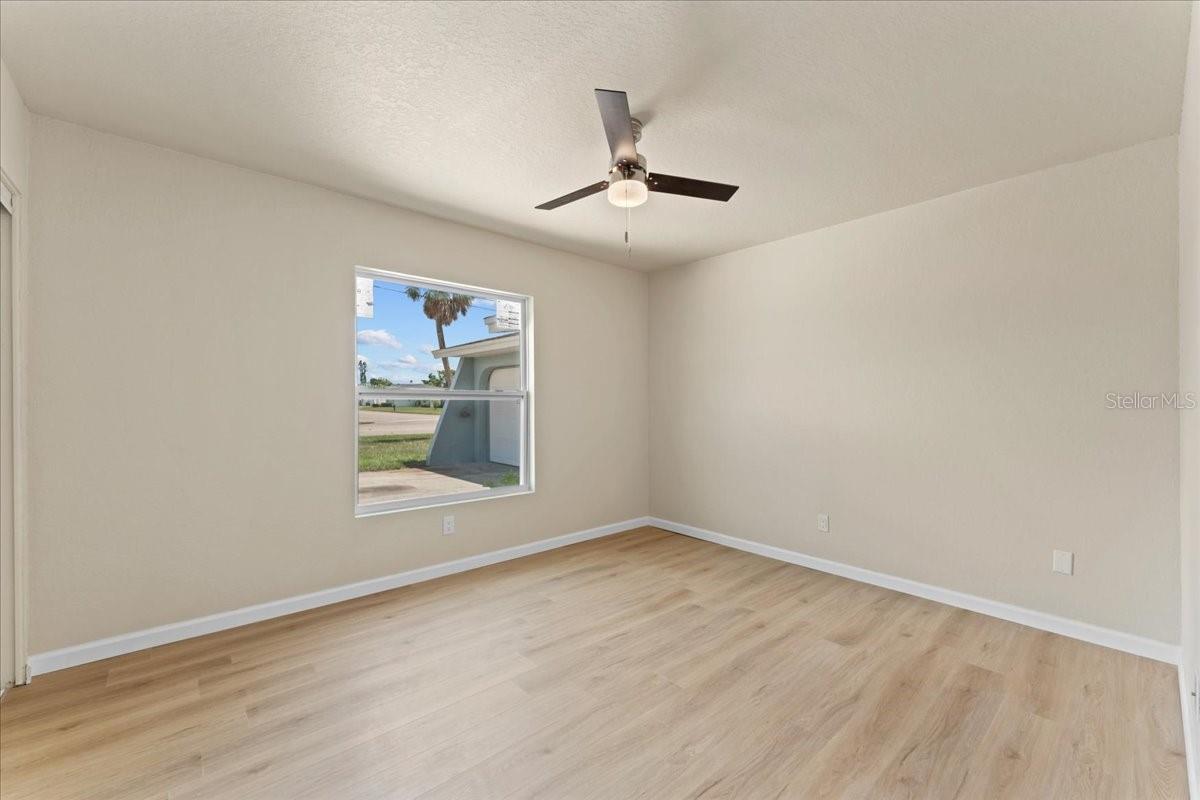 Image 19 of 37 For 928 59th Street W