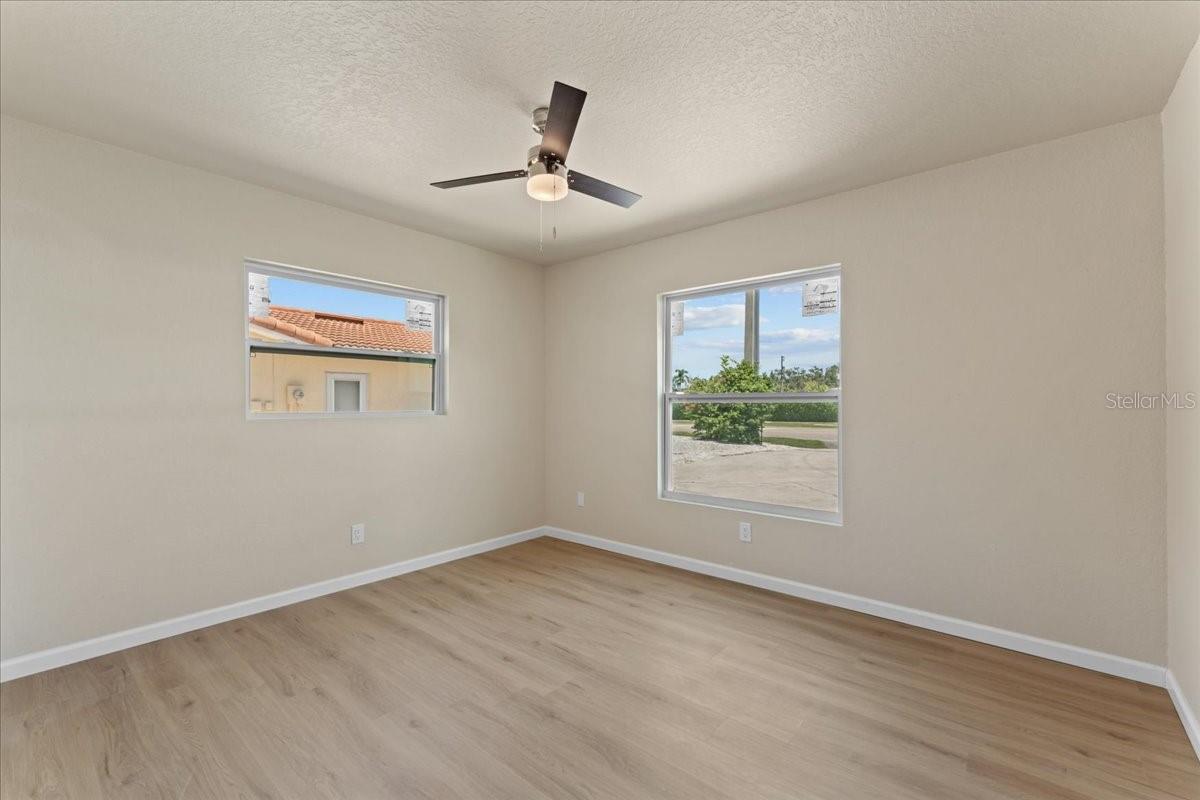 Image 23 of 37 For 928 59th Street W