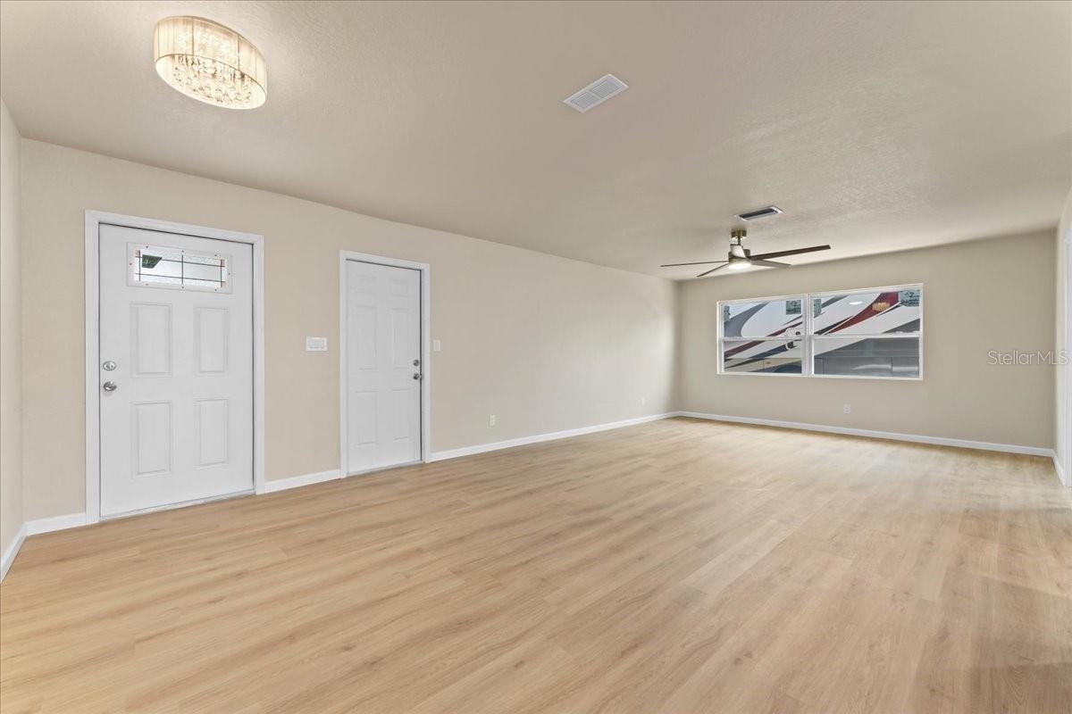 Image 5 of 37 For 928 59th Street W