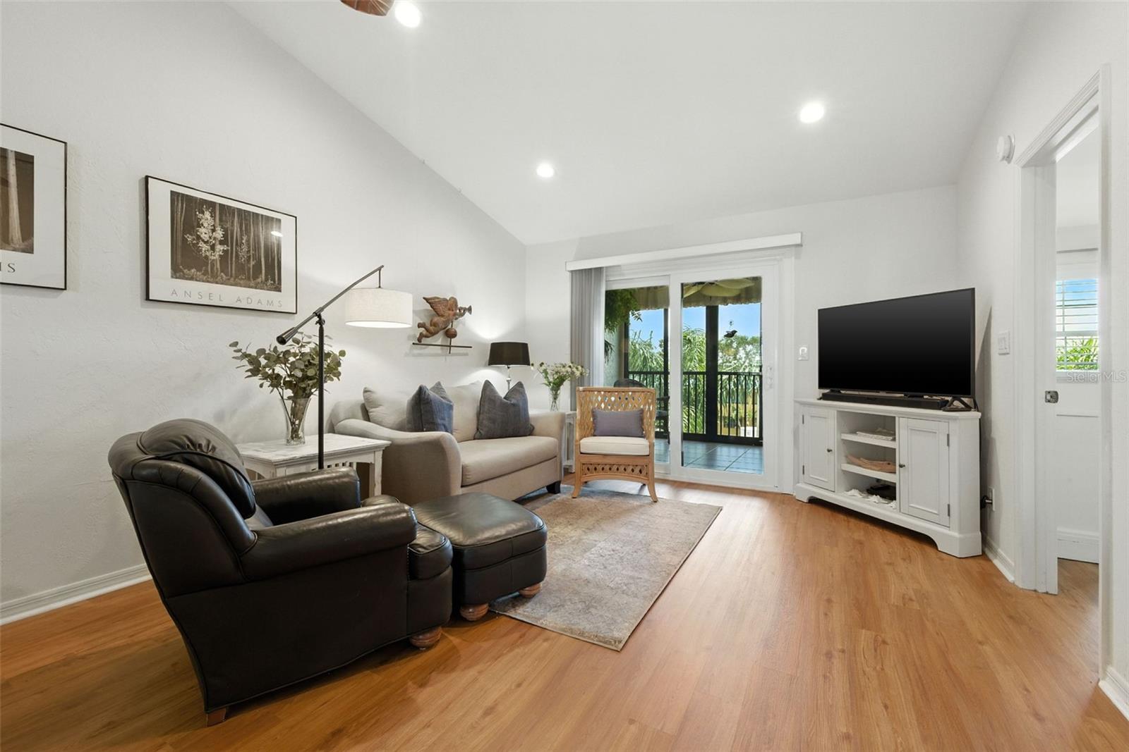 Image 10 of 23 For 460 Paula Drive 207