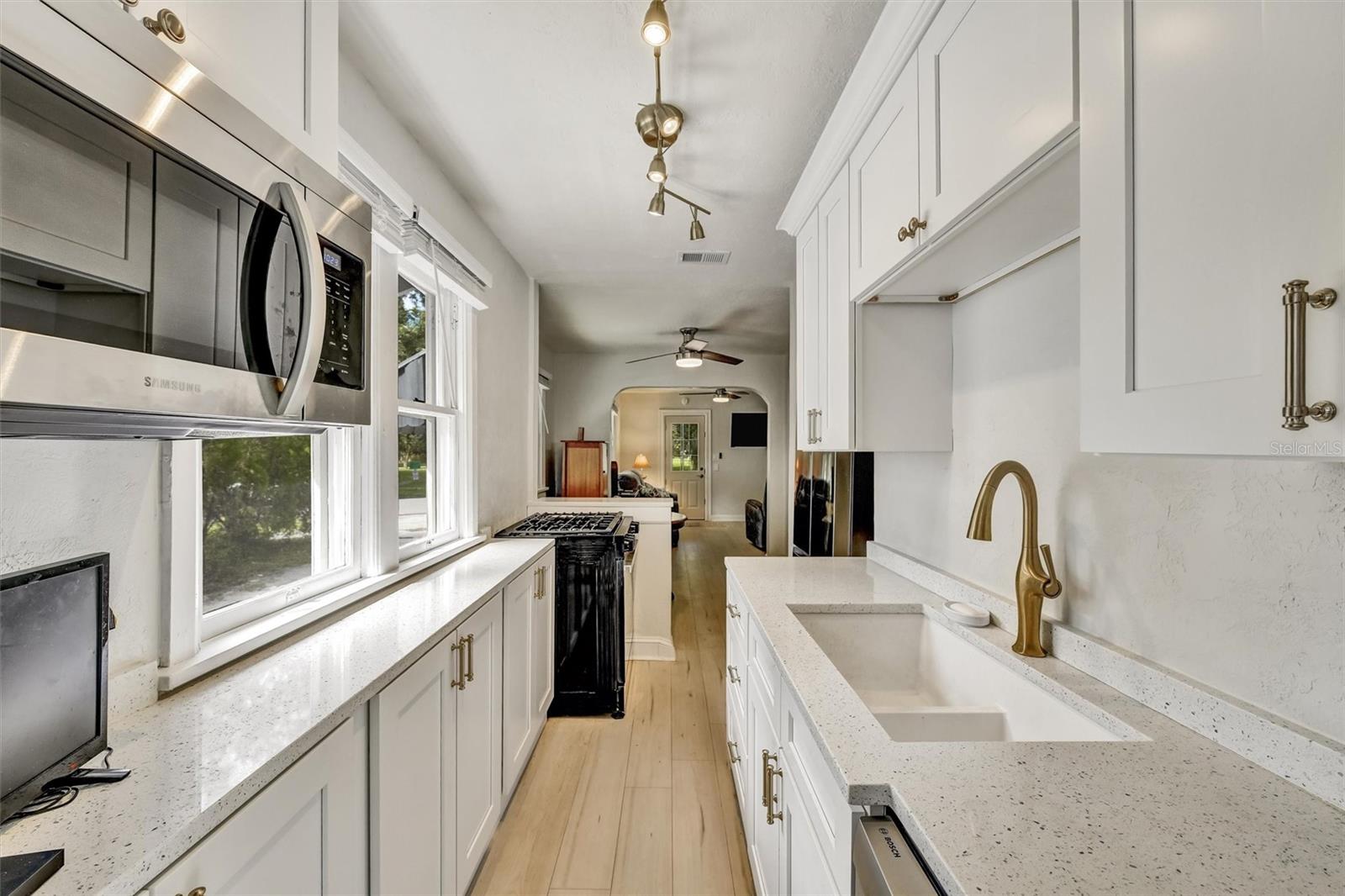 Image 15 of 31 For 919 29th Street N