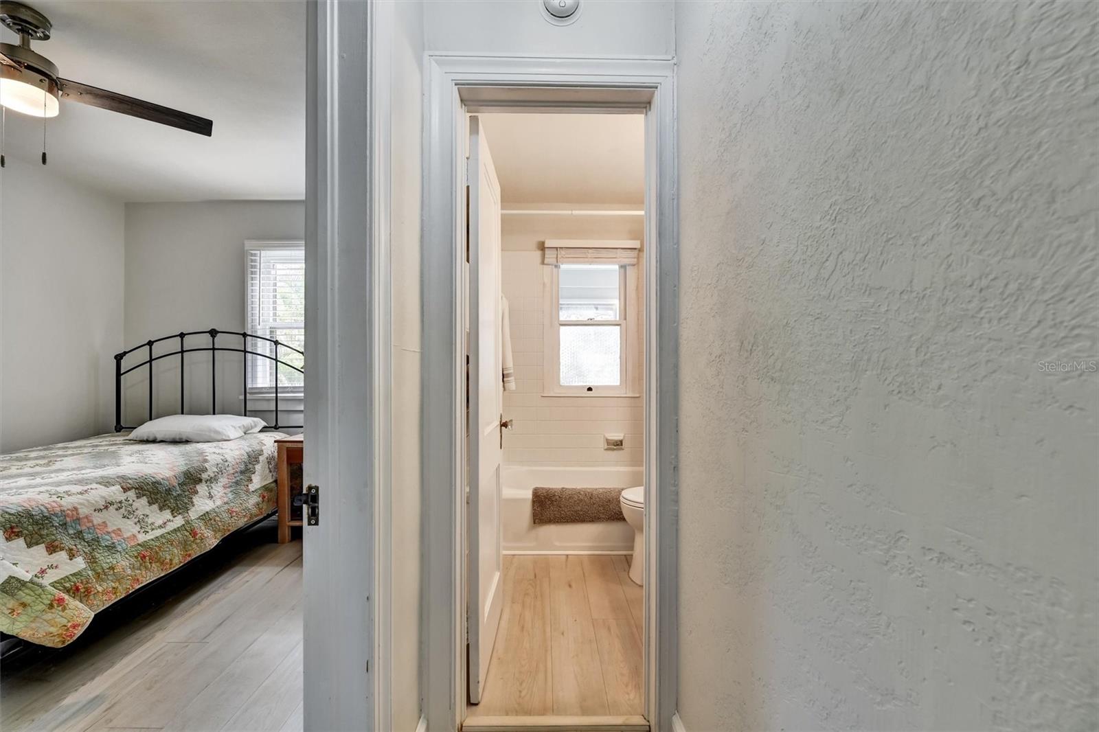 Image 20 of 31 For 919 29th Street N