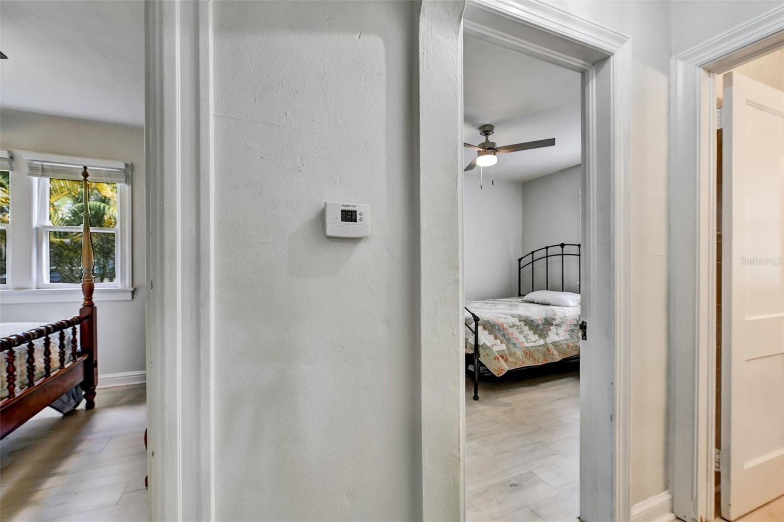 Image 23 of 31 For 919 29th Street N